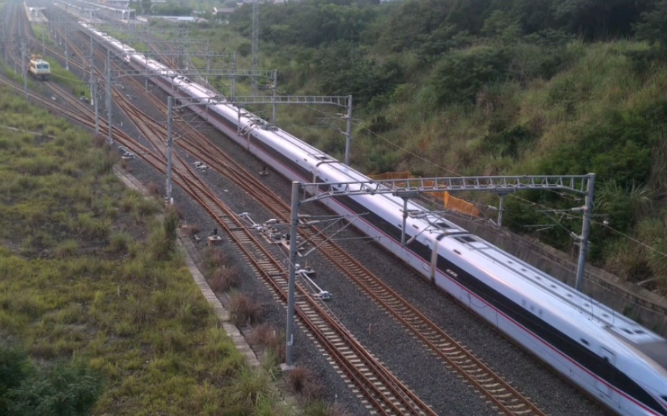 cr300af重联担任d2002(太原南―重庆北)通过阆中站