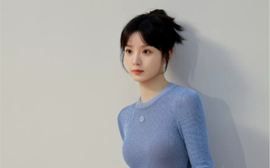 田曦薇的身材一直都很哇塞,这么辣的身材有张甜妹的脸