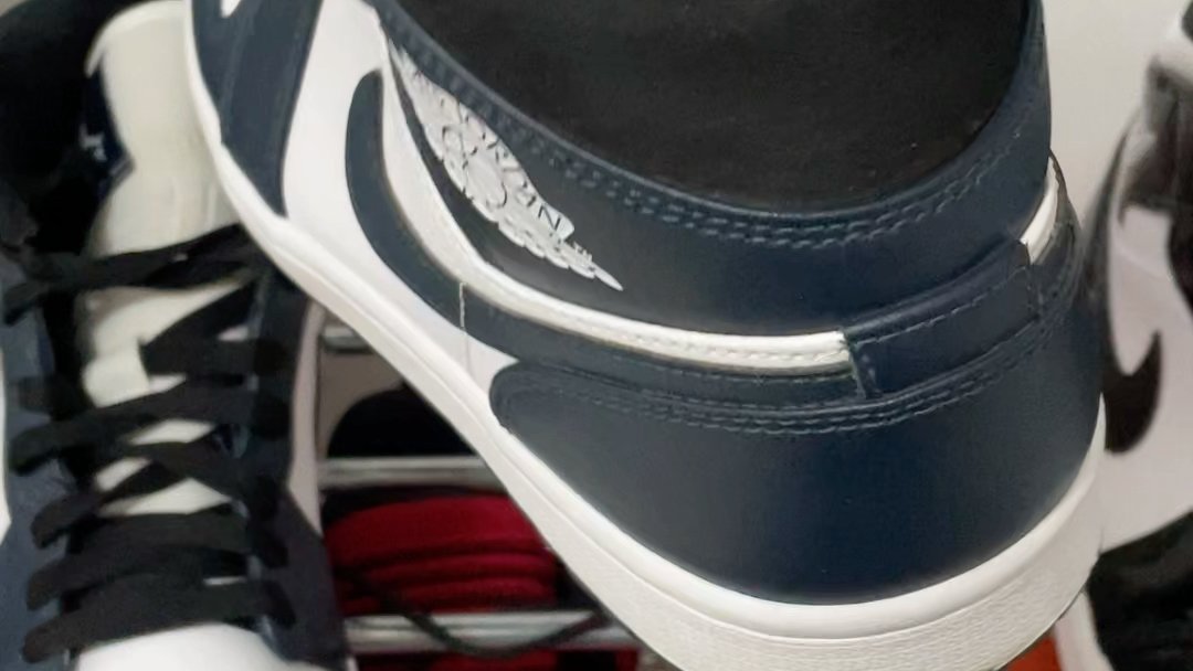 第一次买aj,你们的aj1鞋舌部分会掉颜色吗?_哔哩哔哩_bilibili