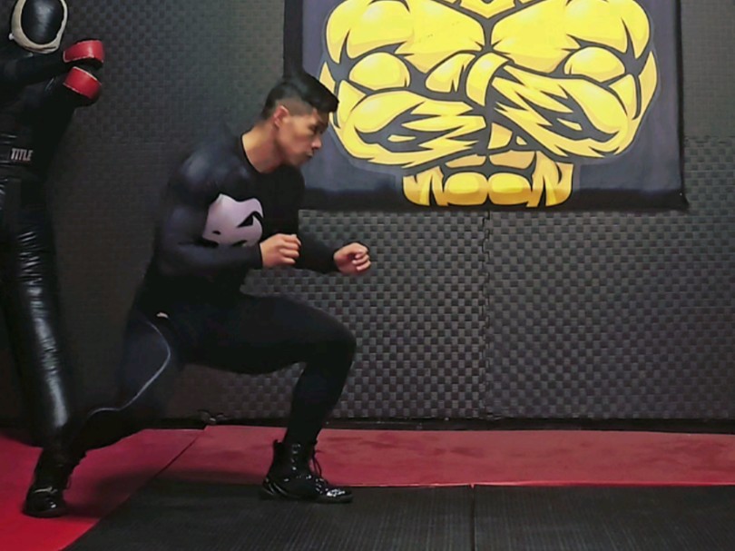 格斗两种步伐，摔跤下潜跪滑步！