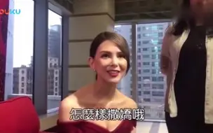 Скачать видео: 昆凌透露周杰伦跟女儿有特殊的撒娇方式,每次都让她吃醋!