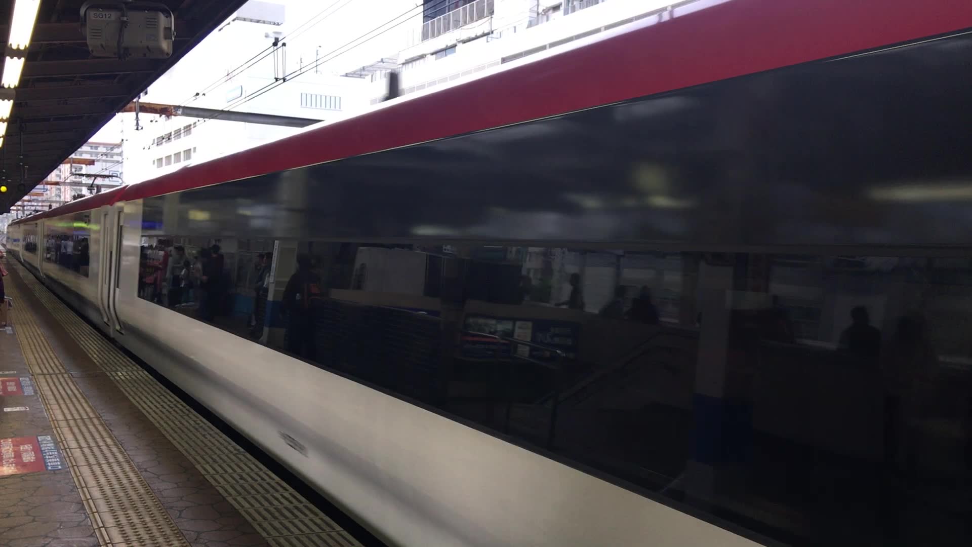 成田特快锦糸町站通过