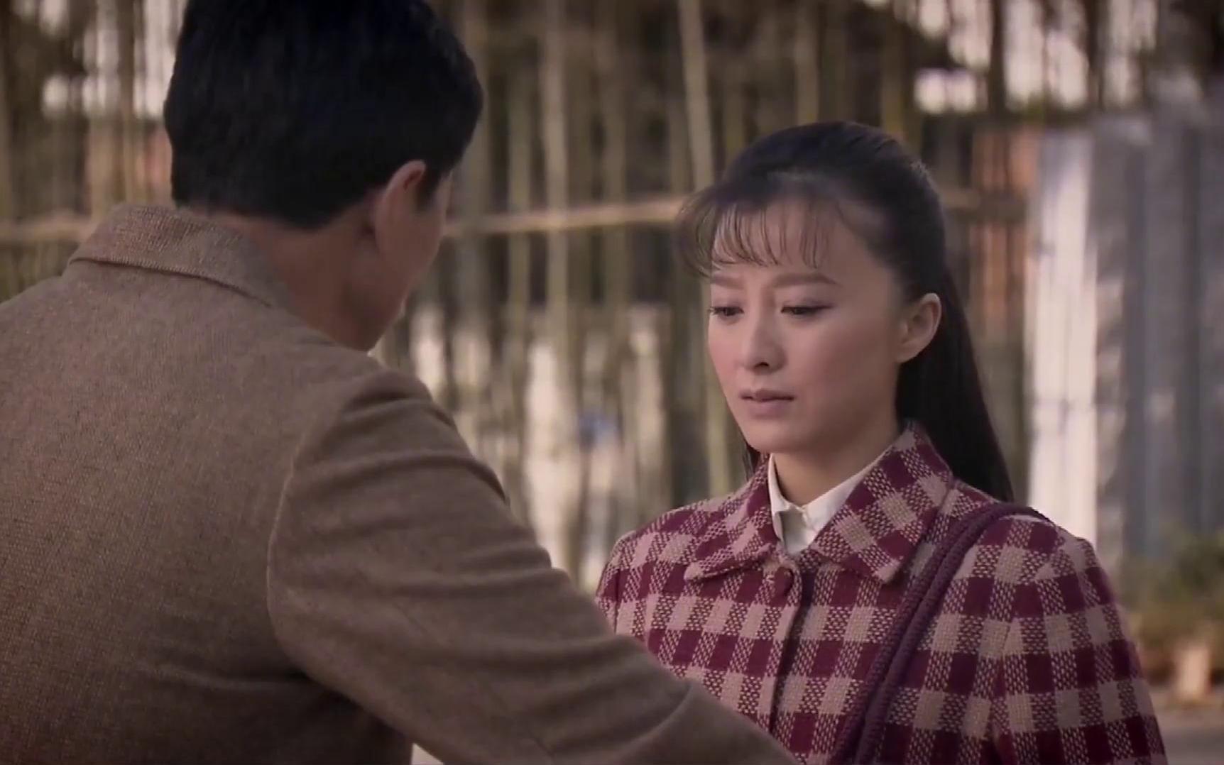 错恨:寡妇找男人借钱,谁知男人把她当媳妇,两个月工资都给了她