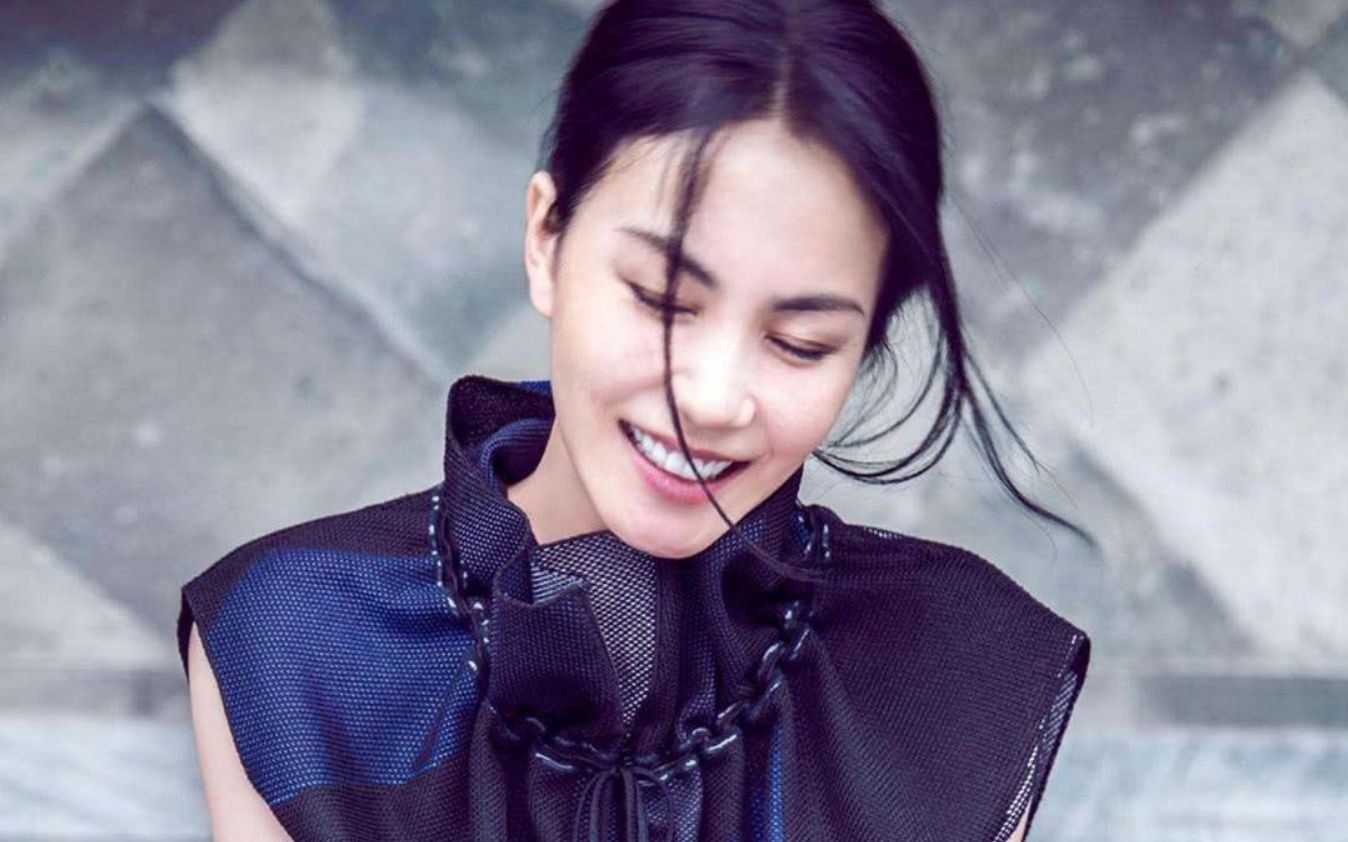 20岁的王菲,配上这首《传奇》,太美了_哔哩哔哩 (゜-゜)つロ 干杯