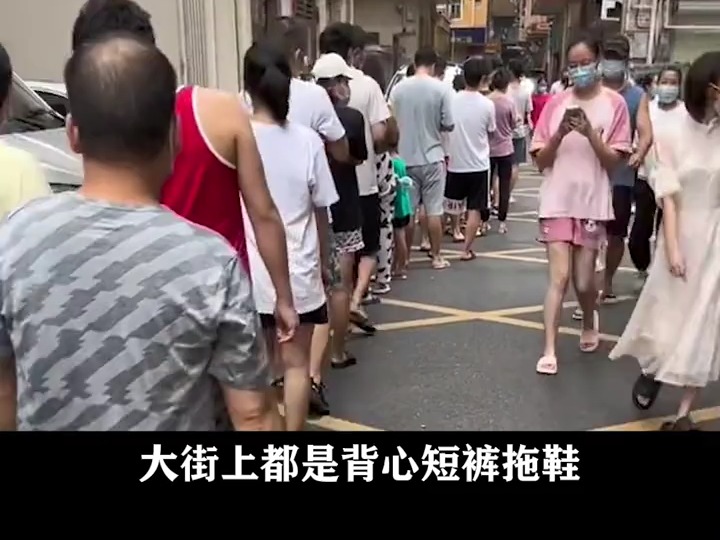 裤衩背心人字拖图片