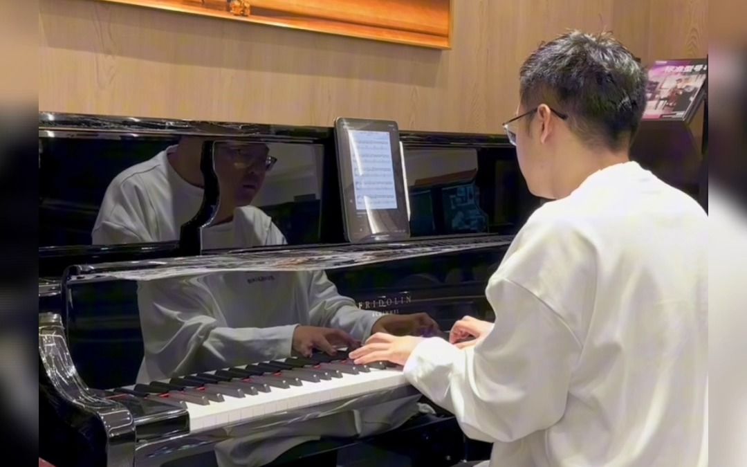 钢琴弹奏 | 刘聪key.l&kafe.hu《经济舱》~交子爱乐世界名品钢琴馆