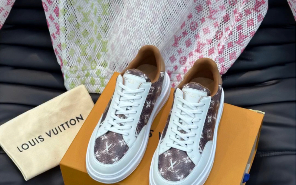 lv路易威登高仿男士经典休闲运动鞋,本款 beverly hills 运动鞋为柔软