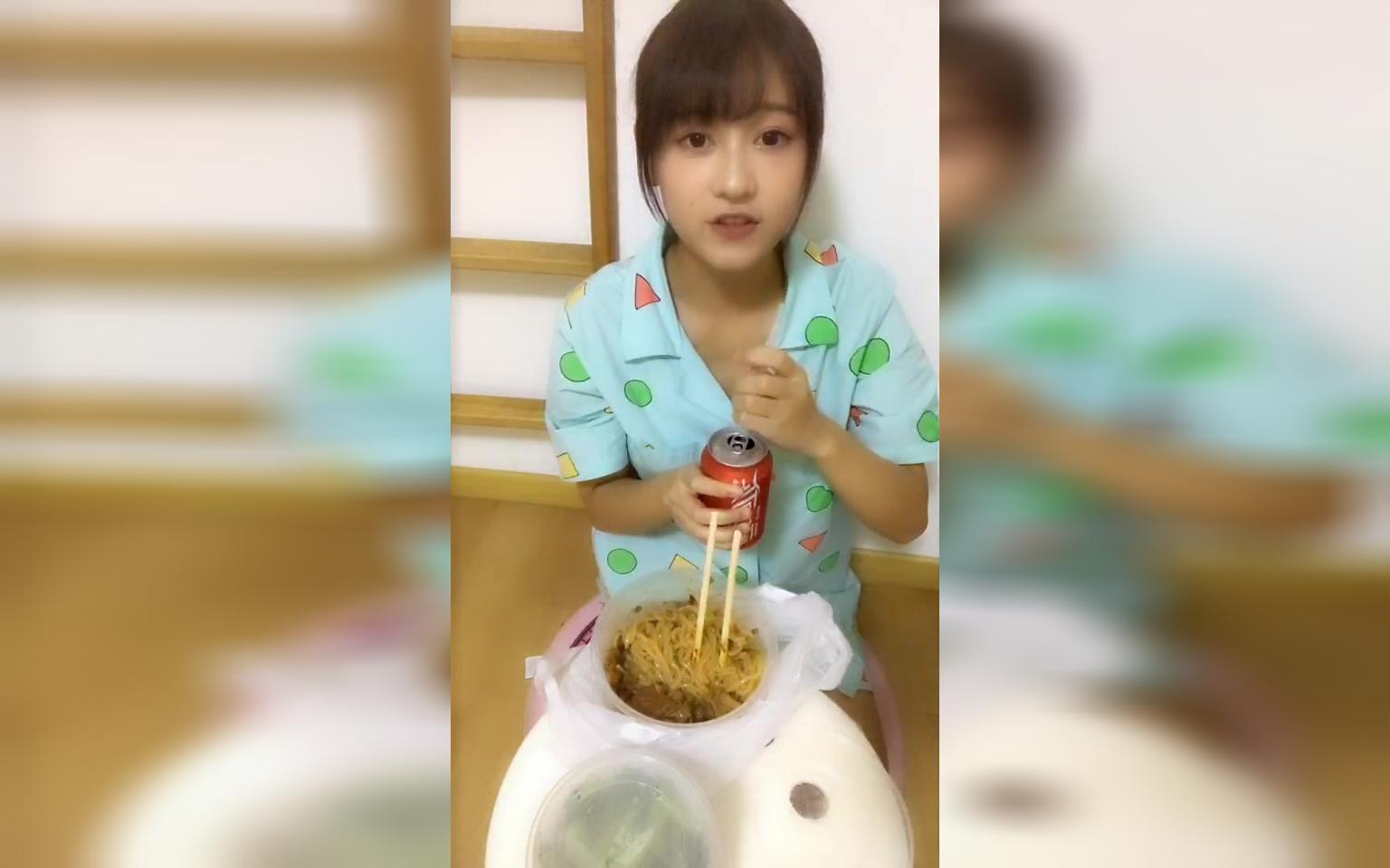 【SNH48吕一】【拍完生写聊聊天 边嗦粉来边听歌】 180805 吕一口袋直播哔哩哔哩bilibili