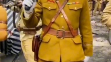 所谓鬼子进村就是这样 梅大佐不愧是下等兵. 装的还真像个上级