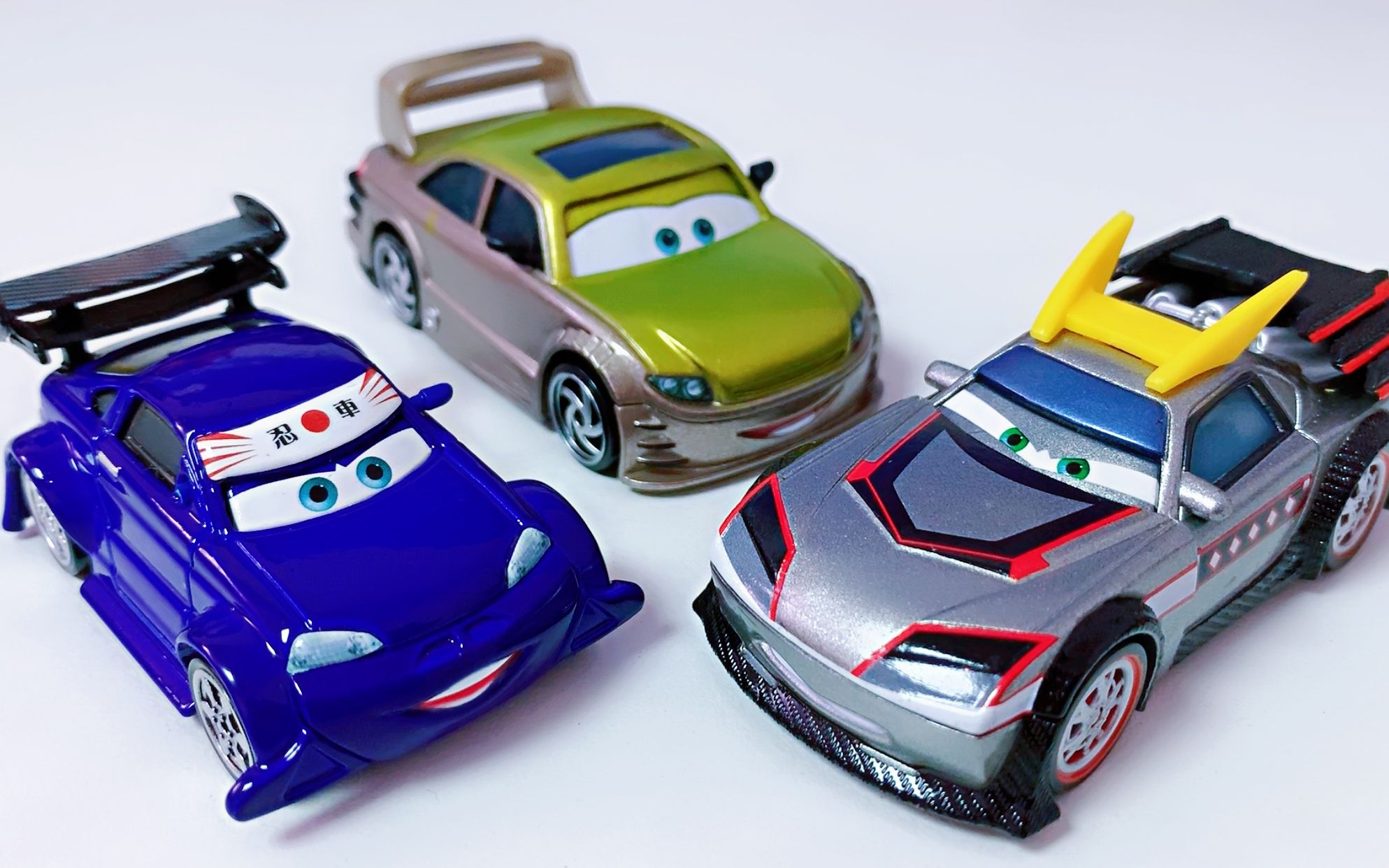 日本东京站改装车汽车总动员赛车总动员闪电麦昆