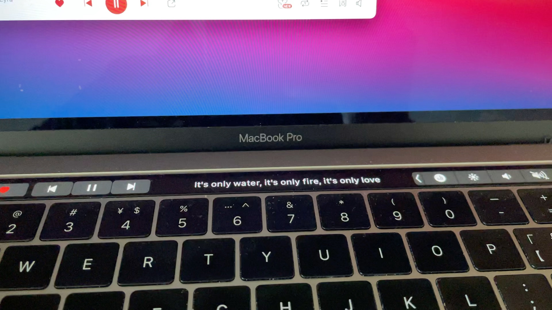 小刘上手:MacBook Pro13网易云音乐歌词显示哔哩哔哩bilibili