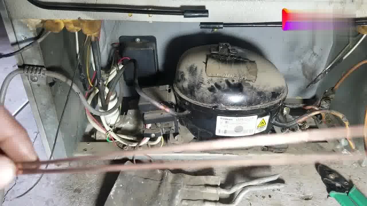 容声冰箱灯不亮不制冷是什么原因这个要如何解决