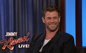 [图]【雞毛秀】Chris Hemsworth Reveals Where He Keeps His Hammer