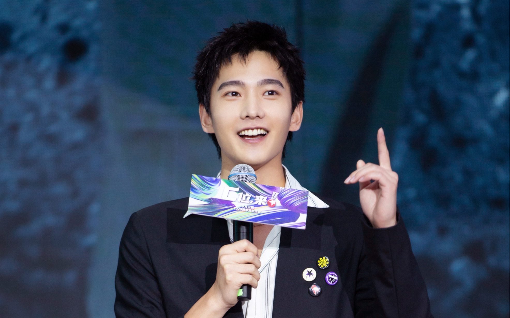 稞麦爱梨网-【杨洋】东方夏季赏新会 东南卫视 报道 - 视频下载