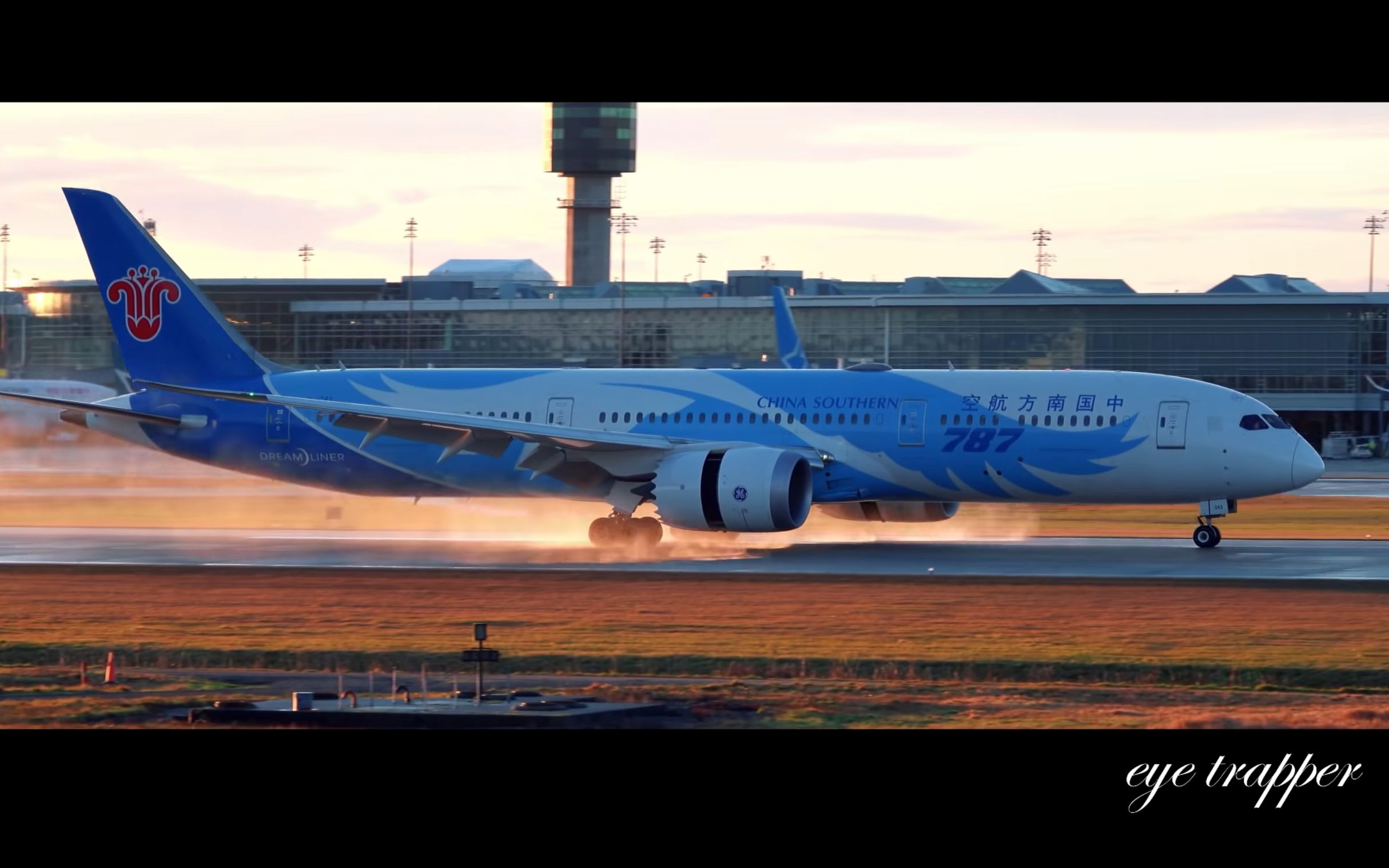 eyetrapper温哥华机场yvr新年金色清晨的到来