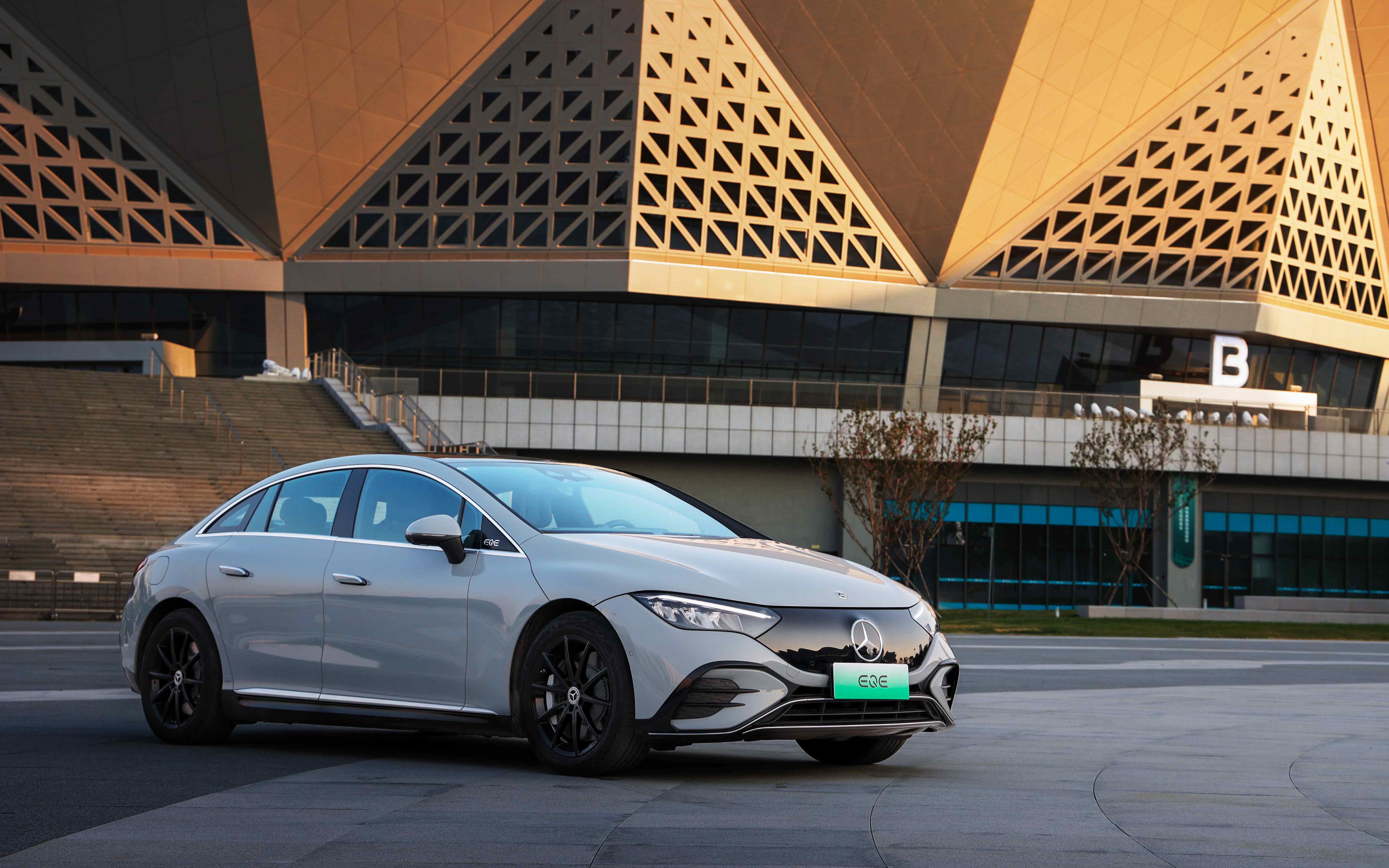 续航无焦虑,出行更从容——试驾全新梅赛德斯奔驰eqe