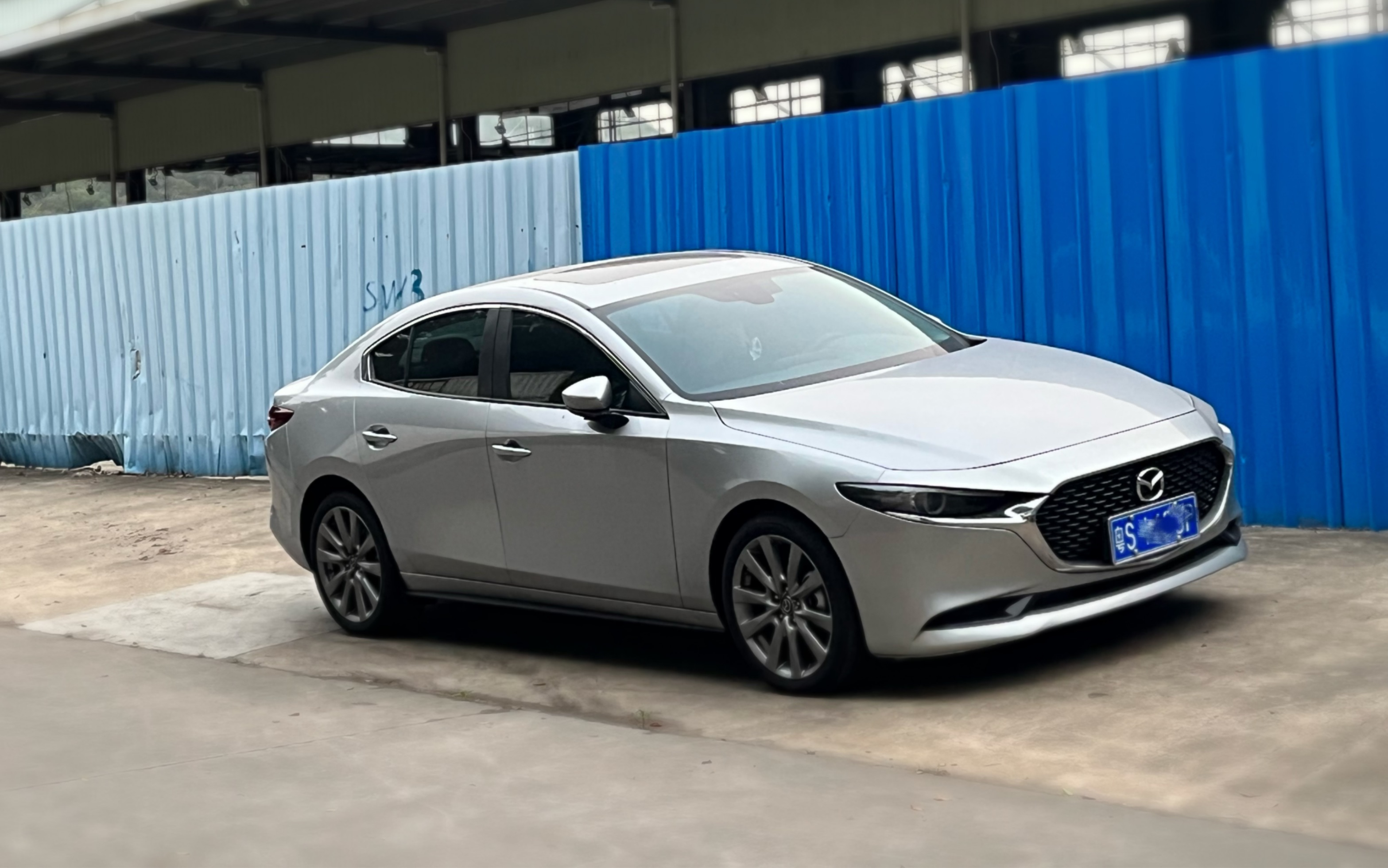 马自达3银色也很好看