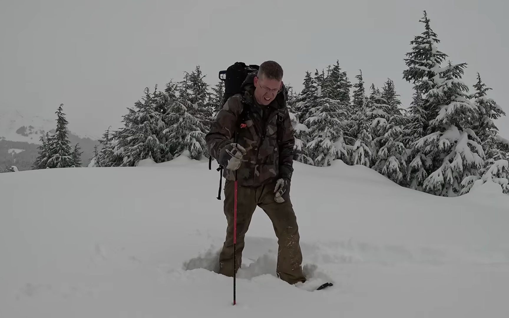 雪下10英尺(3米)的防空洞 暴风雪中独自在避难所露营户外出行求生生活哔哩哔哩bilibili