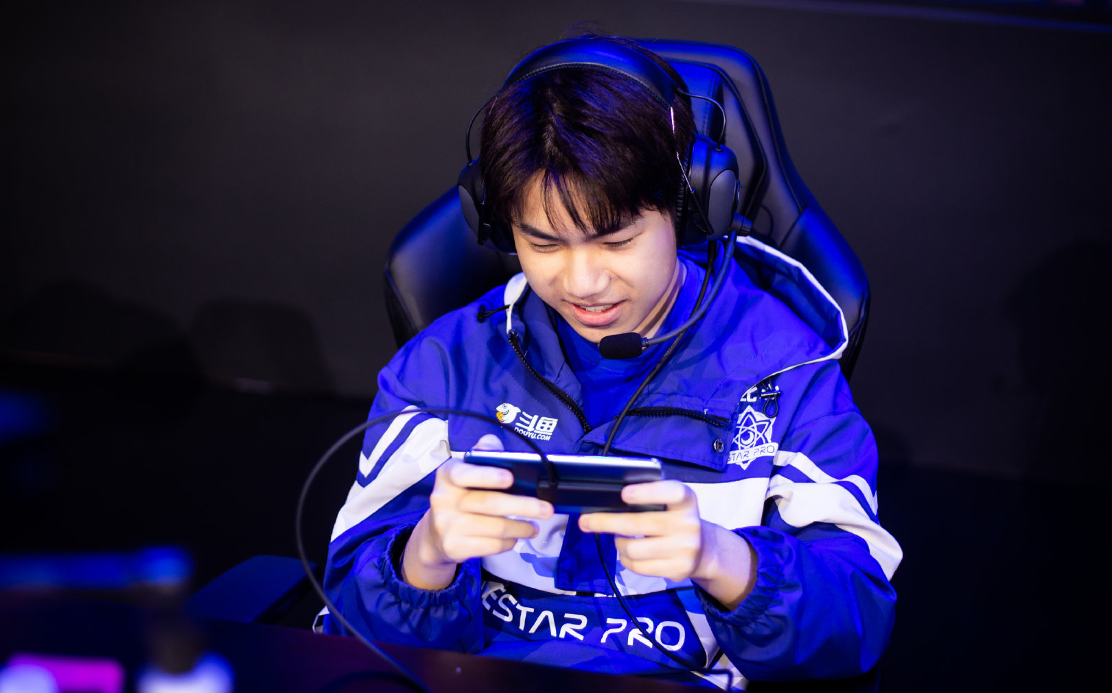 estarpro花海 直播 巅峰赛白给之路 疯狂被队友恰分 最倒霉的还是徐