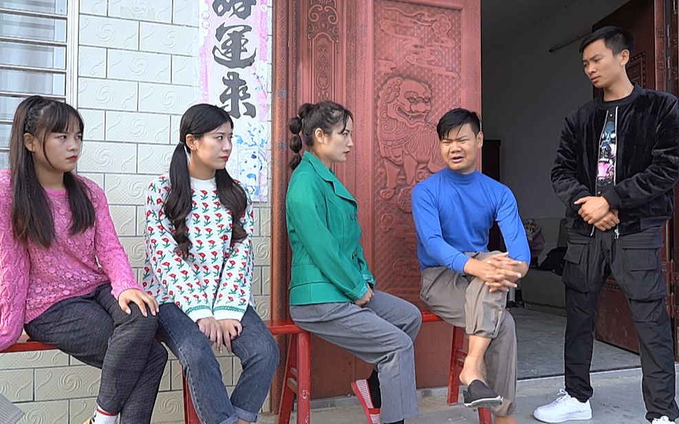 爆笑三江锅讨债风波你赖着不还钱我们就赖着不走