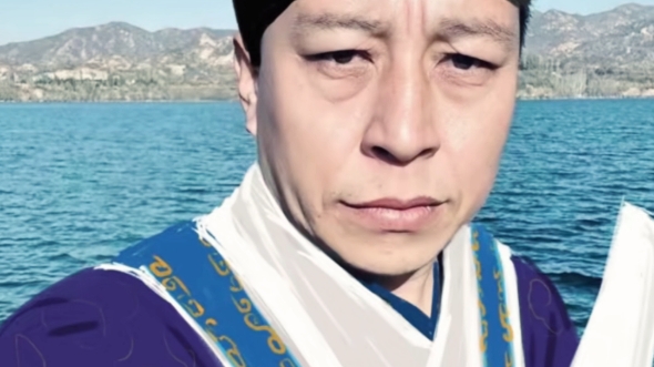 那年在庙前,你告诉我你是龙虎山天师府的亲传弟子,总有一天要成为高功