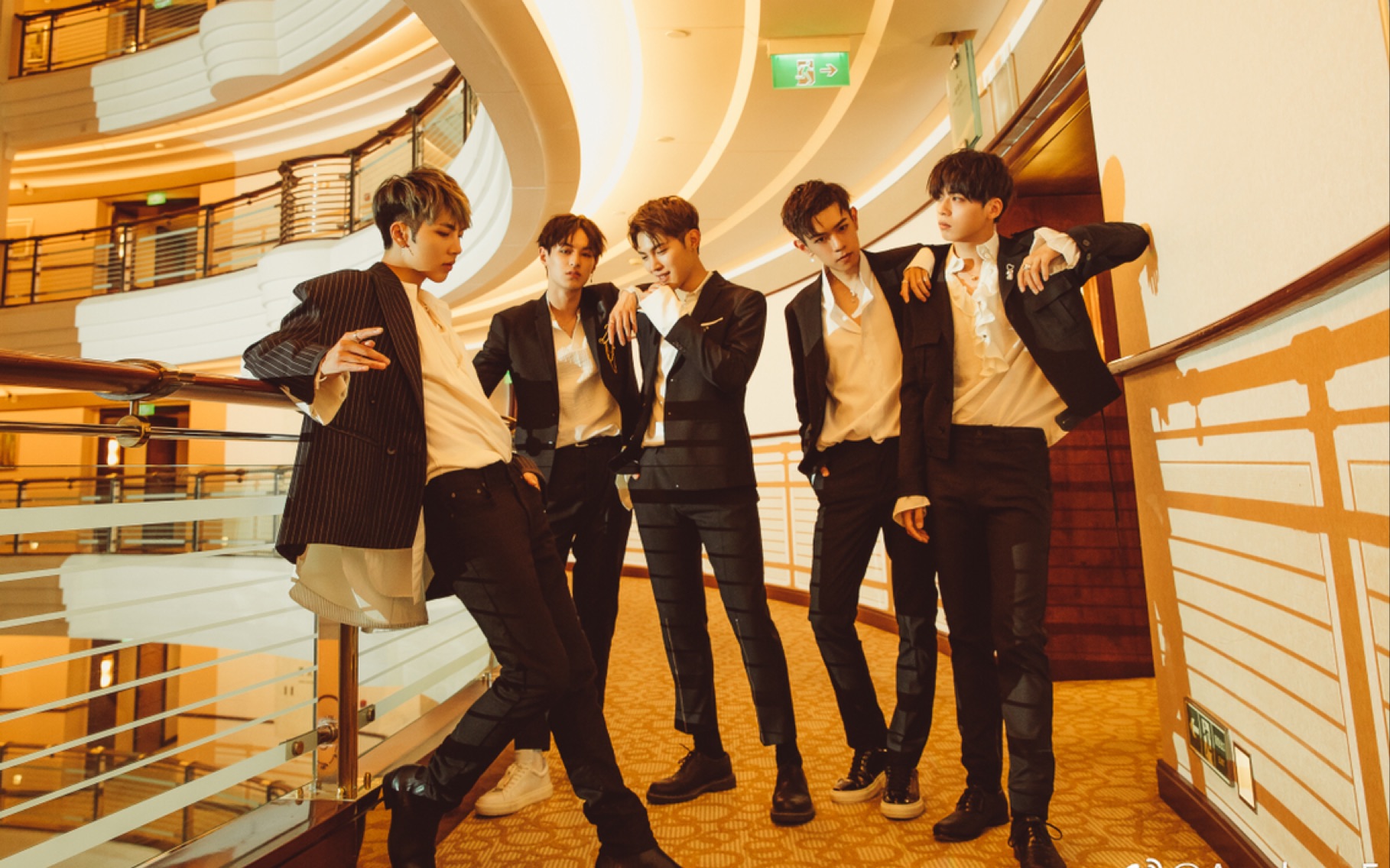 awakenf觉醒东方微博之夜开场表演三里清风饭拍