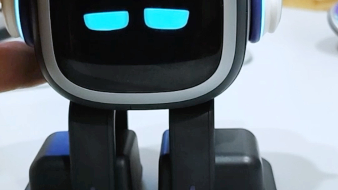 心疼我的宝患了严重感冒,emo桌面宠物机器人,emo机器人,emopet