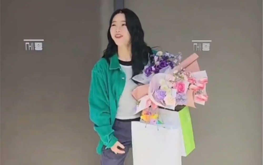 【moonsun】金容仙也受不了文星伊穿短裙