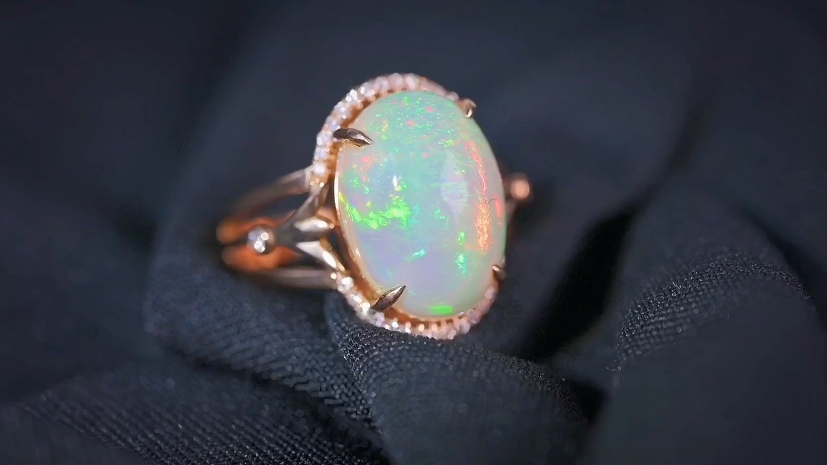 精选 上品 12彩 欧泊戒指 18k金 镶嵌天然钻石