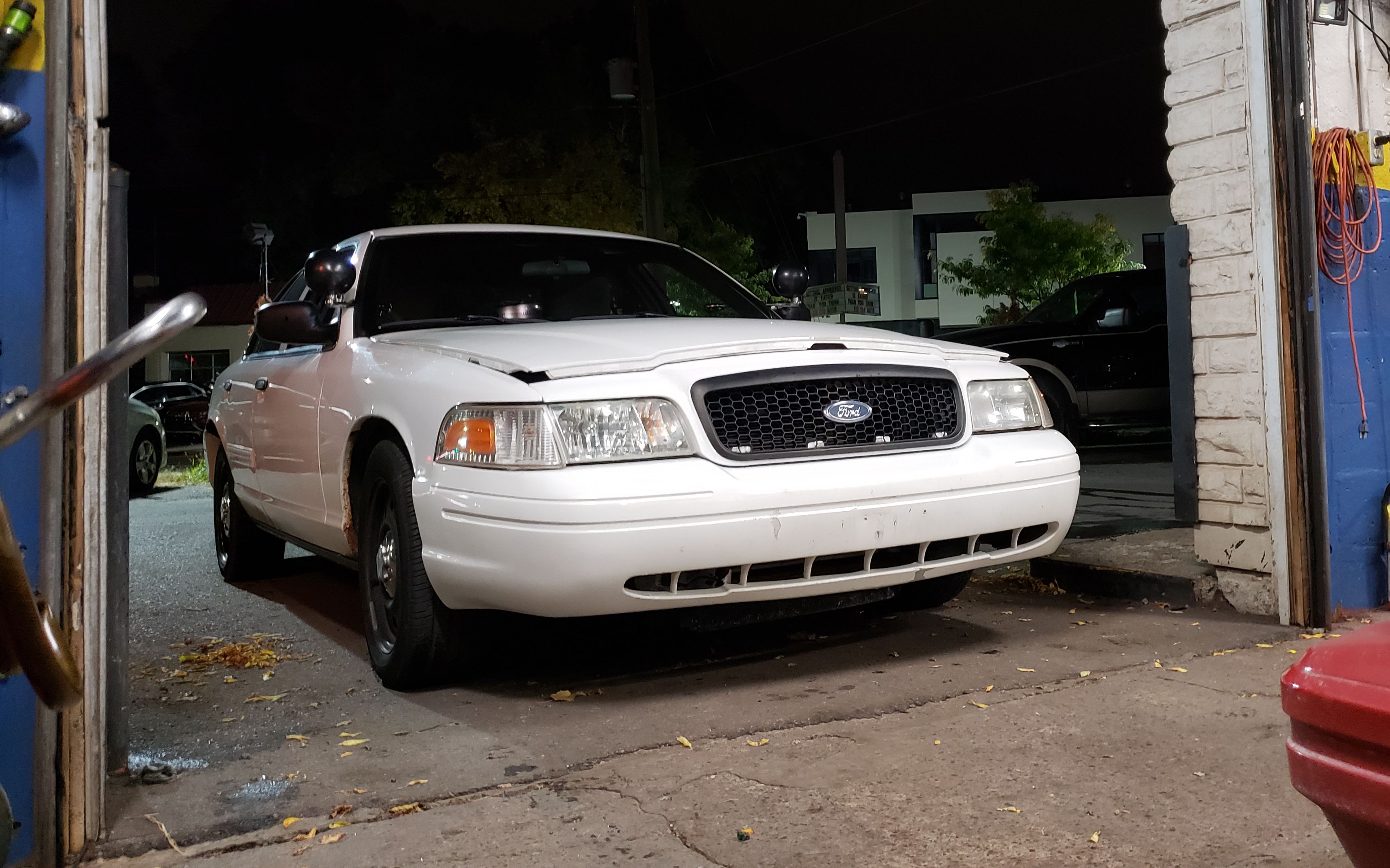 修好crown vic去跑山