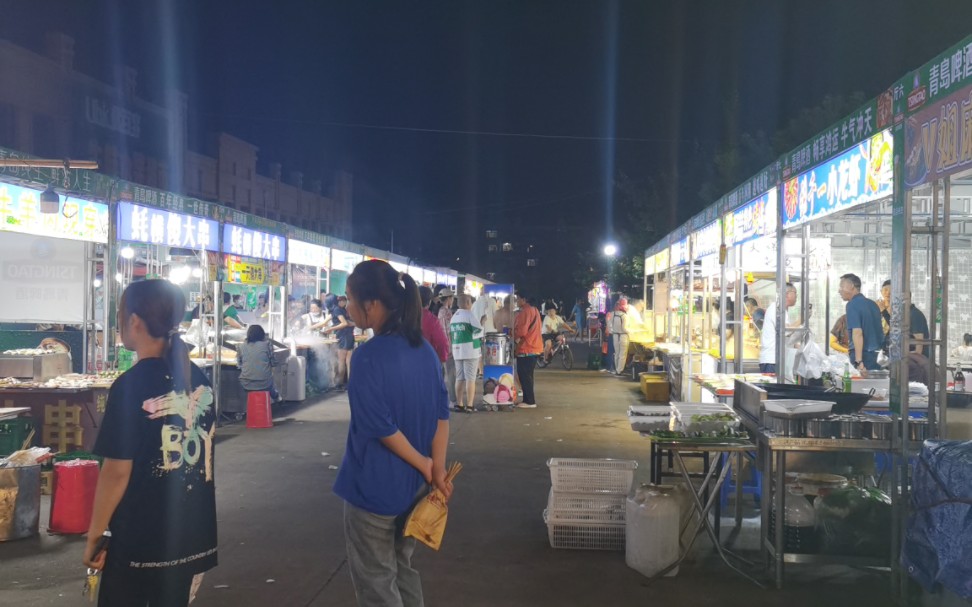 双鸭山南市区夜市一条街部分街景