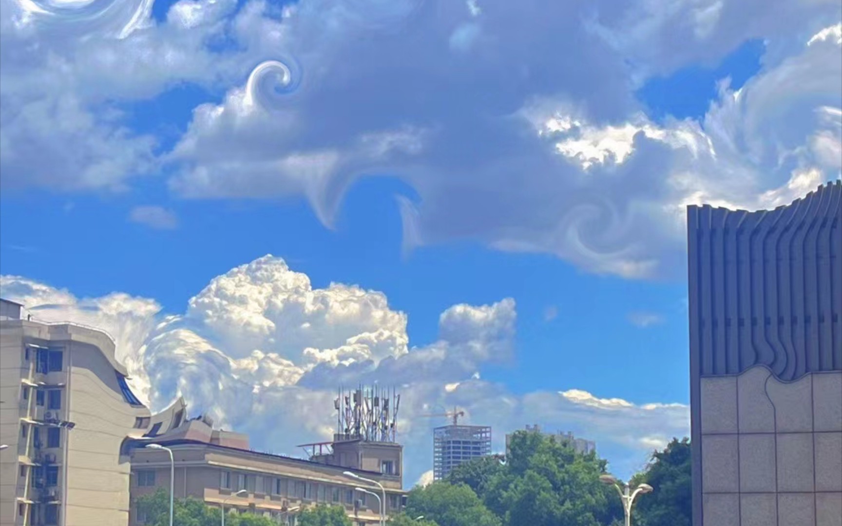 風吹雲動,夏日的短暫美好.