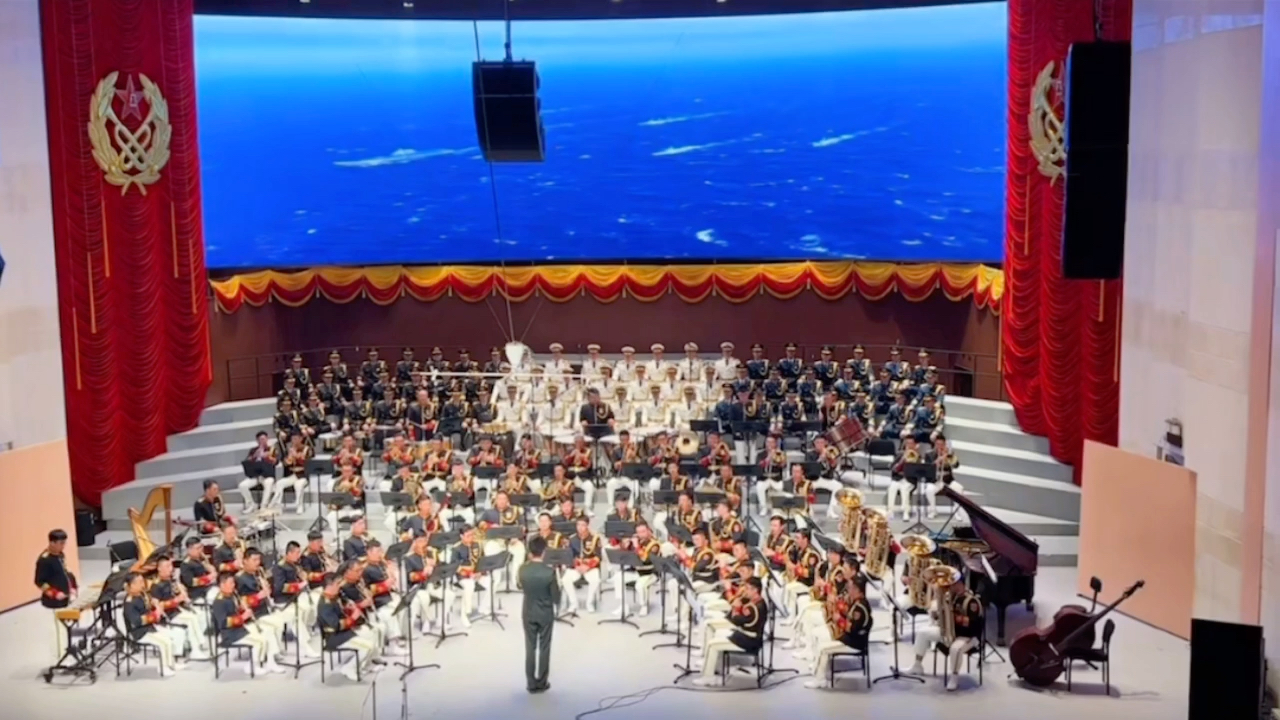 【钢铁洪流进行曲】解放军军乐团"强军号音"系列音乐会 指挥:袁威