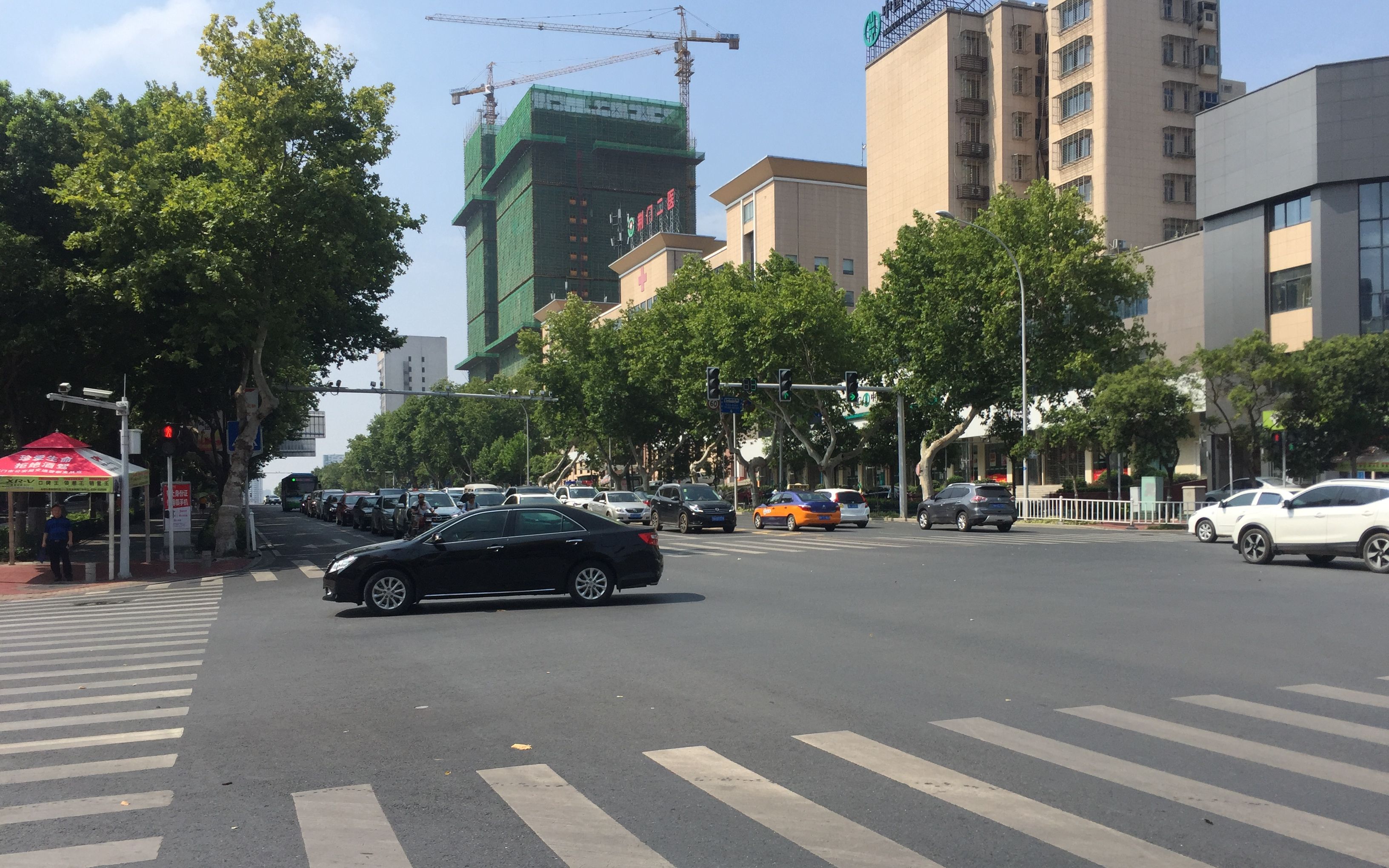 实拍湖北荆门,早晨7点的街景,带你们看看荆门的城市建设