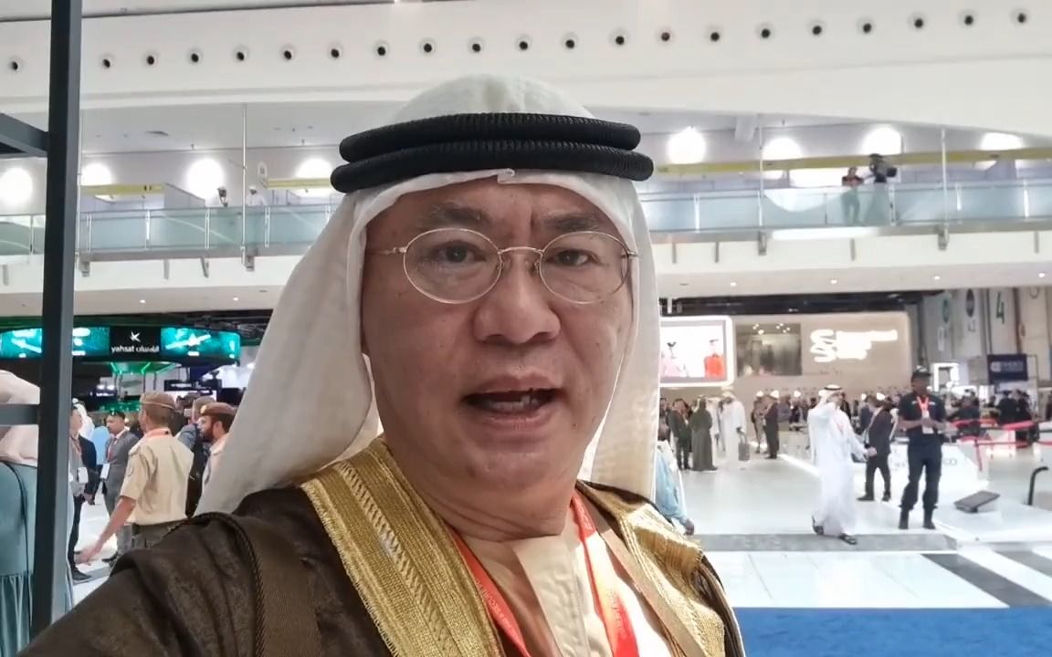 老熟人逛阿布扎比防展