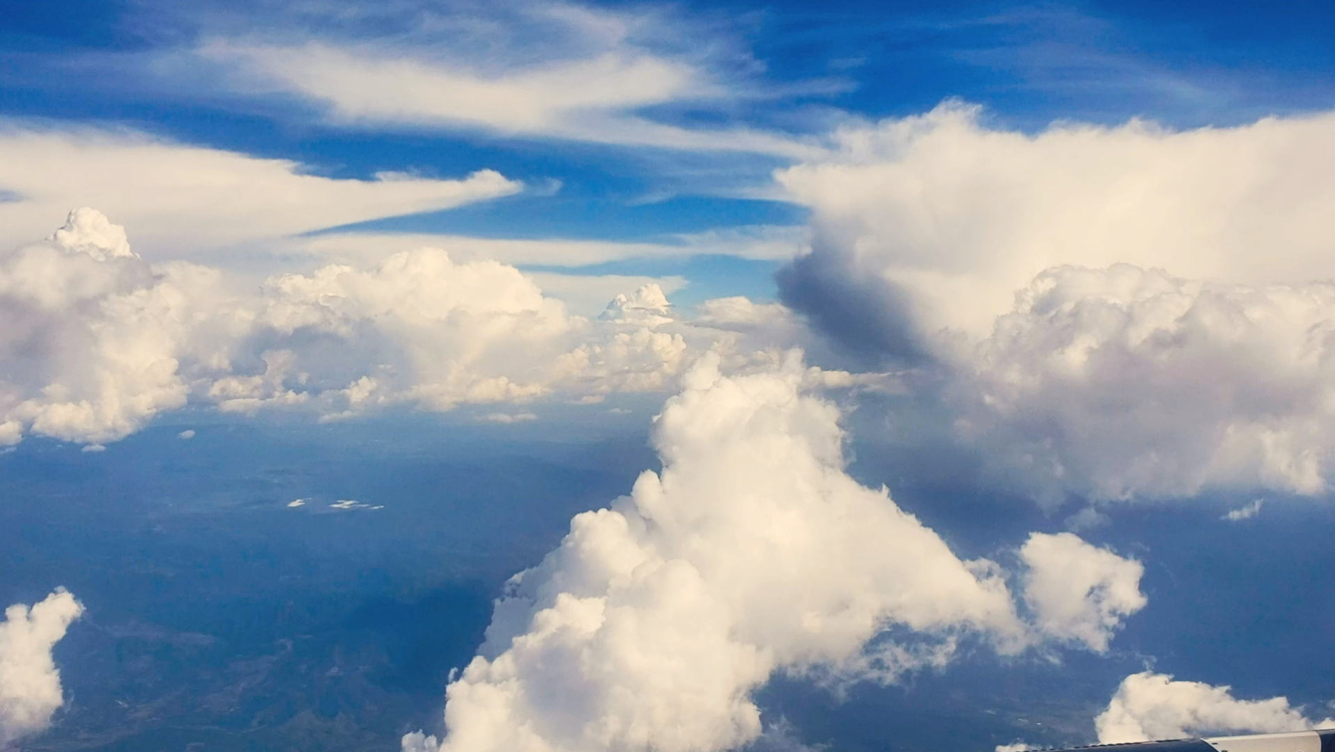 世间的温柔皆如干净的云朵和可爱至极的你.