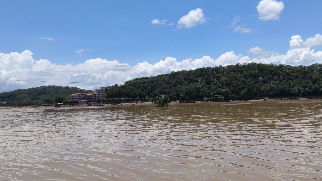 清远·飞来峡·北江·奇景·随流漂移而下的江心小岛·摄于清远市清城