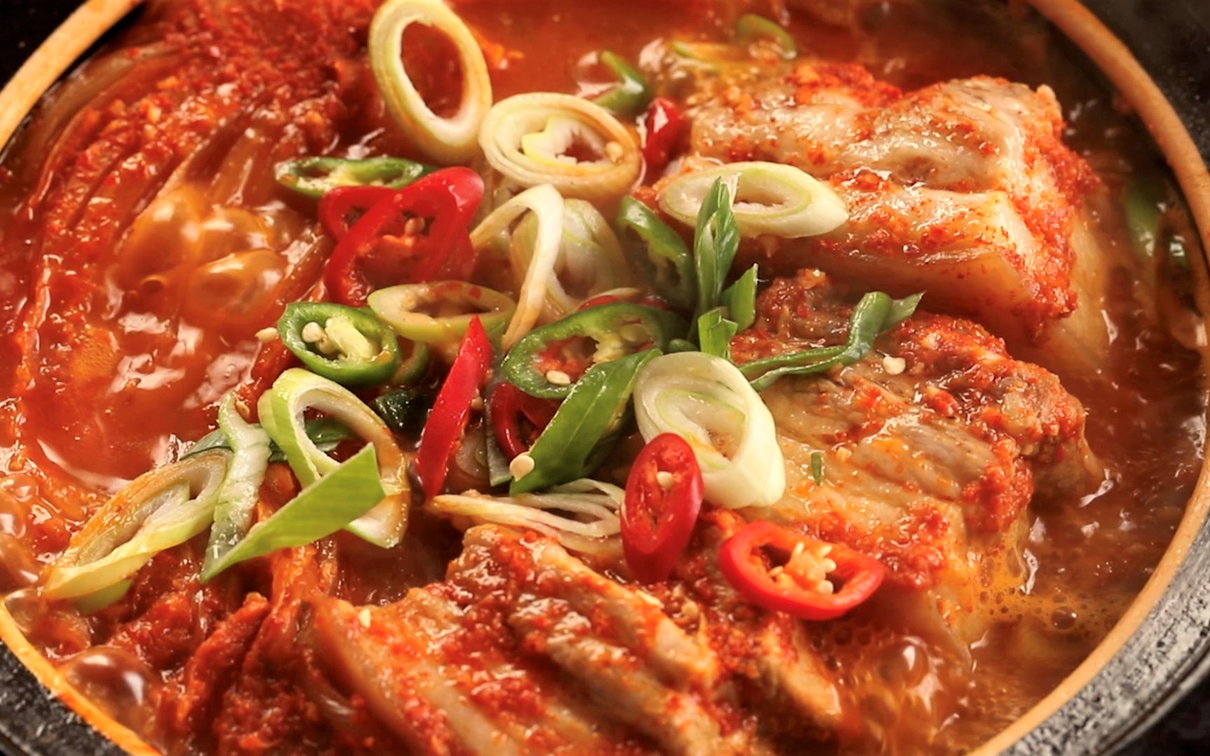 韩剧同款酸辣猪肉泡菜汤,裹满浓浓汤汁太过瘾 | 妻子的餐桌 | 一人食