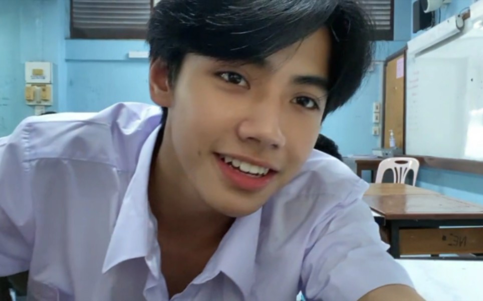 笑起来有梨涡的泰国男高中生pt.