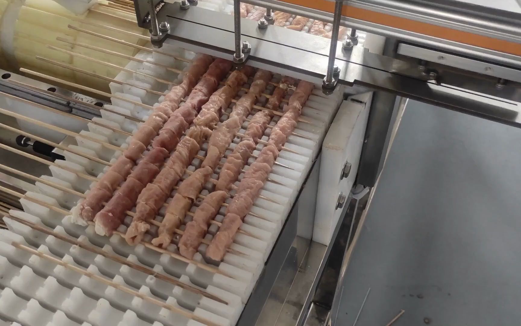 苏州自动切肉穿串机多少钱一台,自动切肉穿串机经销网点