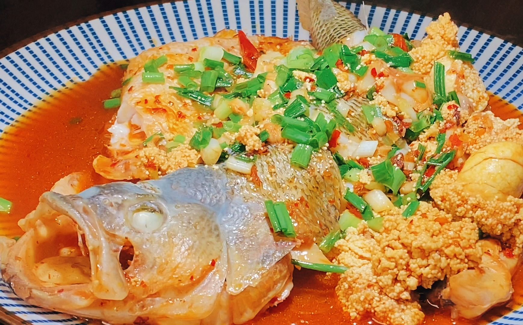 烧鲈鱼,万万不要直接用水煮,教你一招,鱼肉鲜嫩洁白不腥不柴