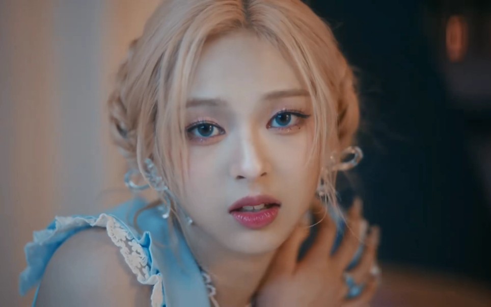 babymonster 先行曲《stuck in the middle》mv