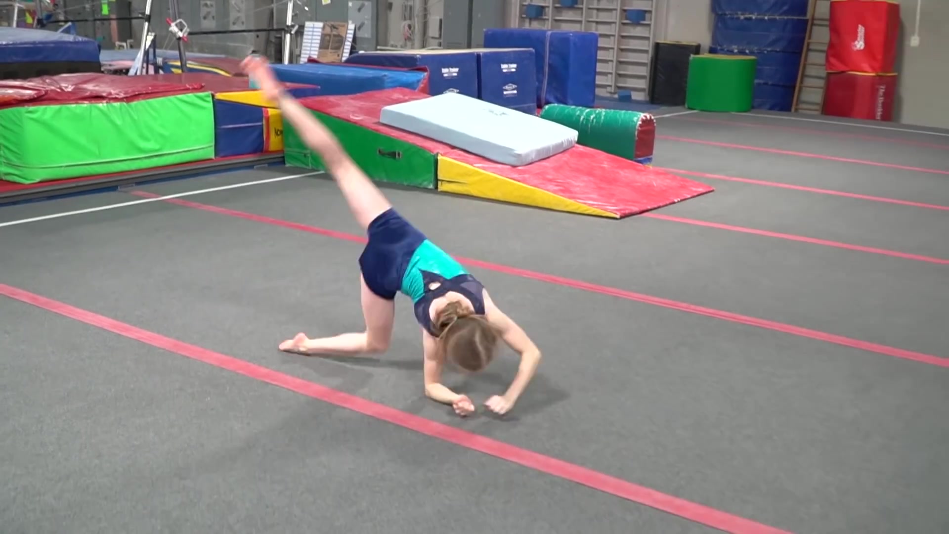 [七个体操女孩]no hands floor routine | buttercup sgg