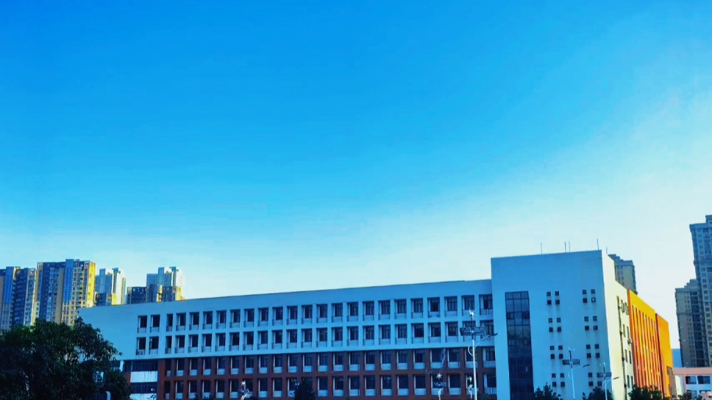 汉口学院欢迎您,本科院校属于计划外招生,对分数没有太高要求,针对