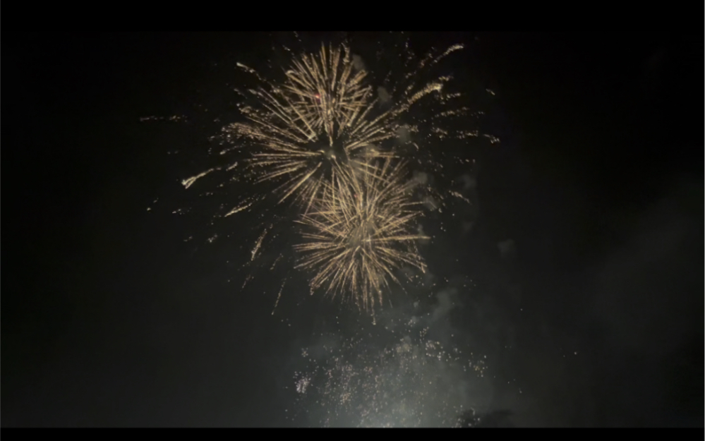 看到相册里的烟花,分享给大家bgm出自马嘉祺和大张伟老师合作版本的