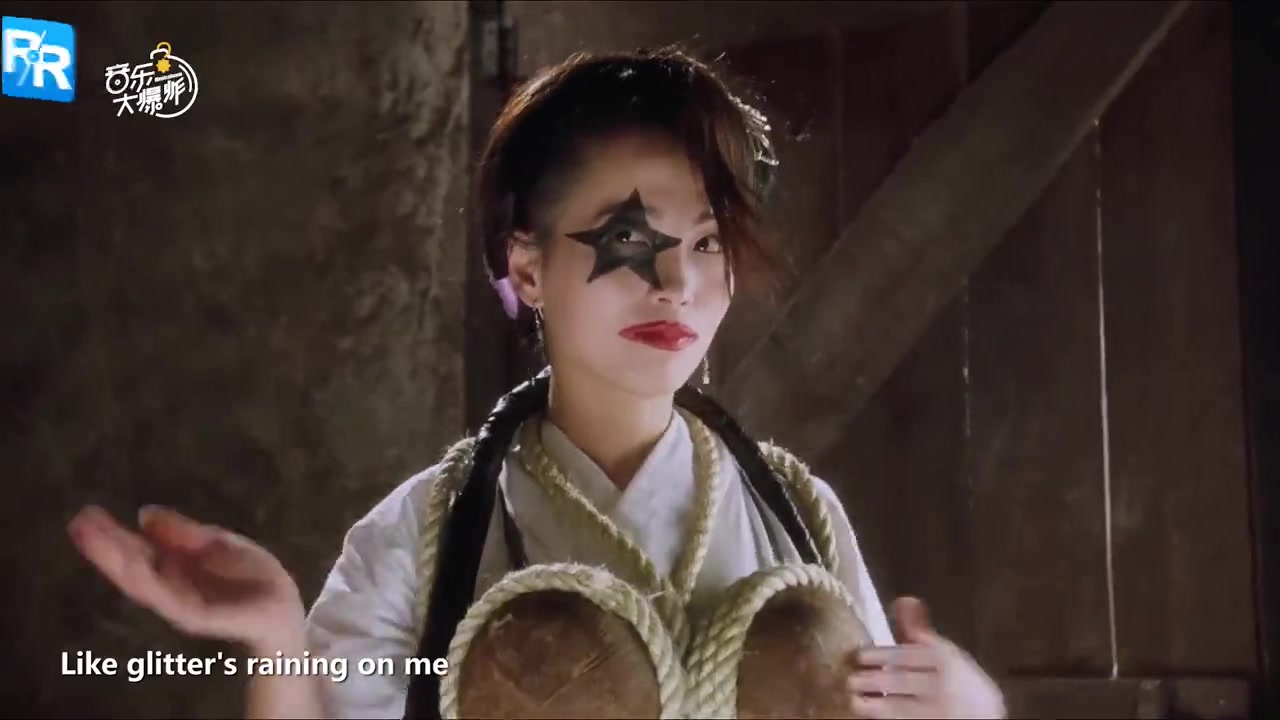 国际知名歌手石榴姐为大家演唱结石姐的热单《domino