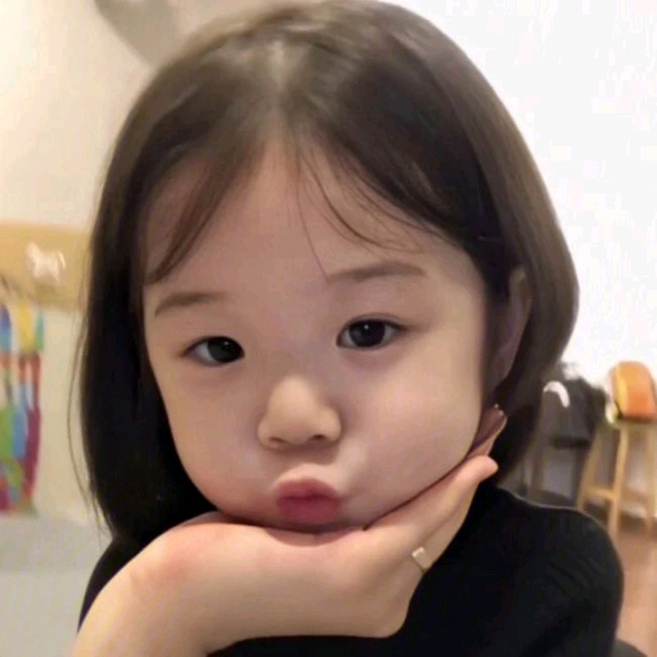 人类幼崽可爱瞬间,嘟嘟嘴的小萌娃就很可爱!