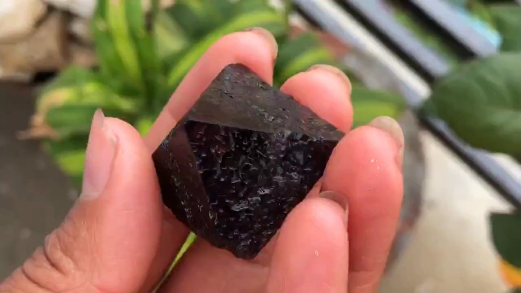 黑尖晶石矿标黑暗金字塔 太美了一种摄人心魄的美
