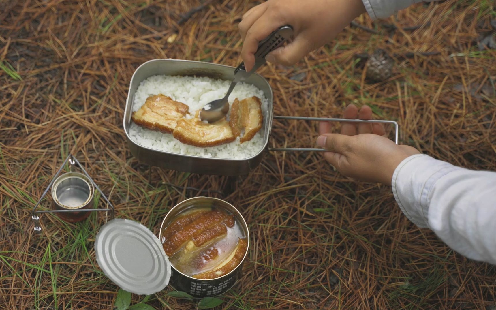 【原创】EP17 红烧扣肉罐头 徒步求生食品评测 DIY酒精炉做米饭哔哩哔哩bilibili