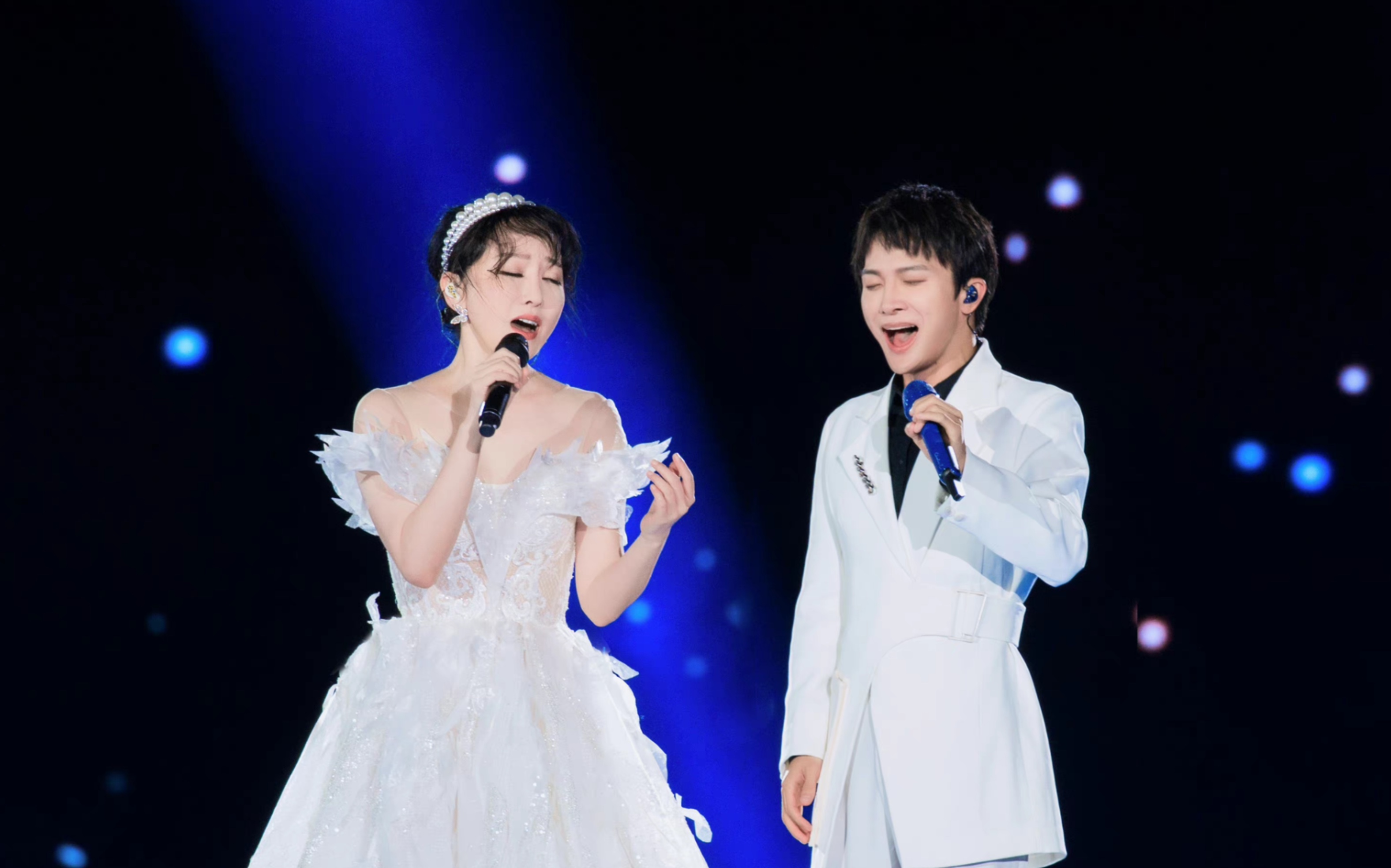 【周深|萨顶顶】20201001央视中秋晚会《左手指月》live